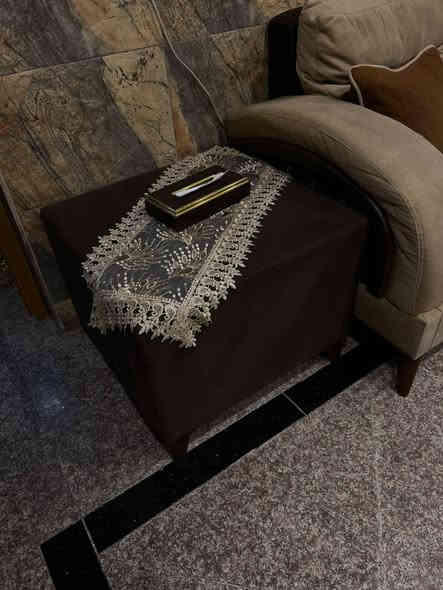 السلام عليكم تخم تصنيع عراقي 
10 مقاعد 
تكمة وبيه خشب كامل داخل التخم لأن تصنيع حسب الطلب 
طاولة وسطية 
نظافة ممتازة 
500 ألف وبيه مجال 
للاستفسار 
*********** محمد
