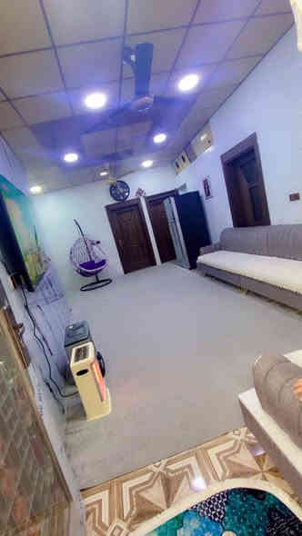 السلام عليكم دار زراعي للبيع مساحه 180 متر منطقه تسعين خلف حسينيه قمر بني هاشم يحتوي على
كراج سياره
حديقه
استقبال
وصاله
غرفه نوم
غرفه اطفال 
صحيات داخليه وخارجيه شرقي وغربي
مخزن
مطبخ
غرفه سندويج بنل بلسطح 4\3
السعر 65 للاستفسار ***********
