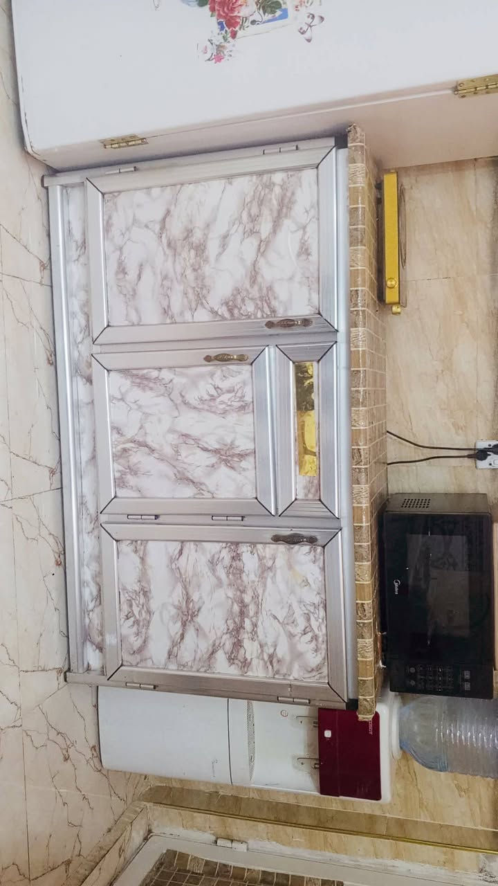السلام عليكم كاونتر نظيف للبيع سعر 150 الموقع بغداد ام الكبر مقابيل حي الكوفه هذا*********** واتساب
