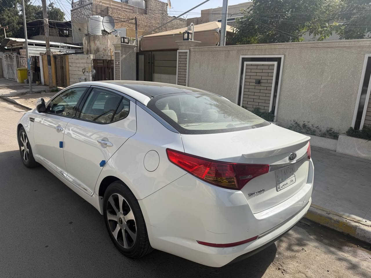 السلام عليكم . كيا اوبتما 2012 وارد خليجي المواصفات فوول محرك 2000 بصمة بانوراما كراسي جلد شاشة وكامرا ويل كروم مري شفط تحكمات فوول ماشية 123 لد امامي مكفولةمن الصبغ ولحادث فقط بعض الملاحضات البسيطة مذكورة بالسونار السعر 133 ورقة مكان السيارة بغداد جانب الكرخ حي العامل قرب دائرة الكهرباء محرك وكير ابلادي *********** بغداد, العراق
