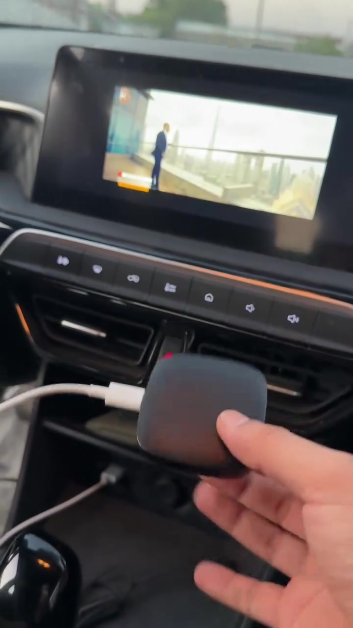 ✨ حول شاشة سيارتك إلى نظام ذكي كامل بدون أي تعديل!

🚘 كار بلاي وأندرويد أوتو لاسلكي بضغطة واحدة فقط.

📺 يوتيوب، نتفلكس، الخرائط… كل تطبيقاتك على شاشة السيارة!

⚡ نظام أندرويد 13 سريع مع ذاكرة 2GB+32GB.

🔊 مكالمات، ملاحة، موسيقى… كلها تشتغل بدون أسلاك مزعجة.

🔌 Plug & Play – اشبكه بالـ USB واشتغل فورًا.

💯 مناسب لكل من يريد راحة، سرعة، وتجربة قيادة متطورة.@ ***********
