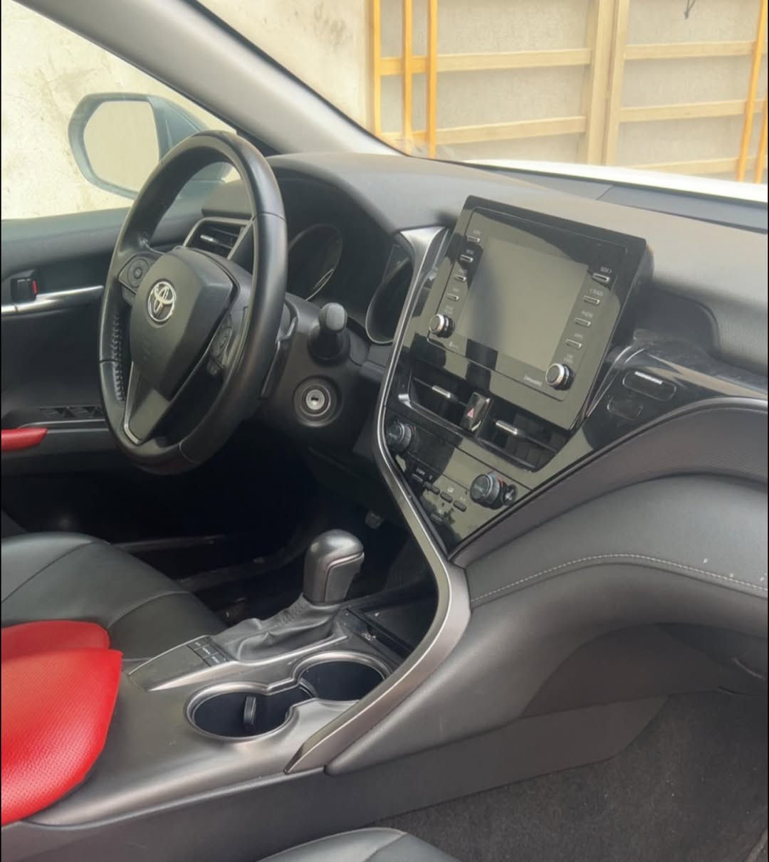 كامري 2024للبيع 
سلام عليكم 
مرخصت الادمن 
------------------------
كامري للبيع موديل 2024 واريد امريكي 
مواصفات SEمعروفة محاجة اذكرهة 
 سونار مرفق بصور 
سعر 185 وبيهة مجال 
مكان السيارة بغداد بسماية رقم ***********
مكلف بنشر فيس مموجود
