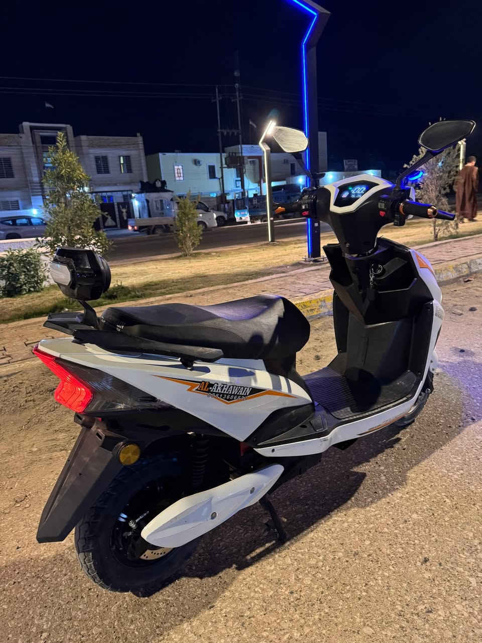 سلام عليكم دراجه شحن للبيع 
6 باتري الدراجة بعدها جديدة ماناقصها شي مكاني القائم وصلت 650 
رقمي ***********
