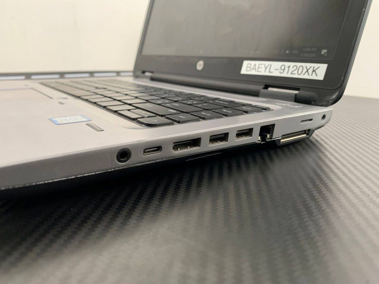 لابتوب Hp  للبيع 🩵
‏السعر 260 الف ✨
‏لابتوب راقي  وسريع بالشغل، قوي بالاعمال المكتبية ومنتاز للدراسة والتصفح وتنصب عليه البرامج الي تعجبك،  وايضا يشغل العاب هواي بسلاسه حلوه 🔥
‏
‏مواصفاته ✨ 
‏المعالج / Core i5 7200U الجيل السابع 
‏كرت شاشة / Intel HD GRAPHICS 620 4GB 
‏الرام / 8GB 
‏التخزين / 256GB SSD 
‏شاشة دقه عالية / 14.1 INCH FHD SCREEN
‏
‏ملحقاته كاملة
‏- شاحنته الاصلية
‏- ماوس
‏- ماوس باد
‏- حقيبة جديدة
‏
ضمان 10 ايام استبدال في حال وجود اي خلل او مشكلة 
‏يتوفر عندي توصيل كل العراق
‏متواجد ماسنجر
‏واتساب / ***********
