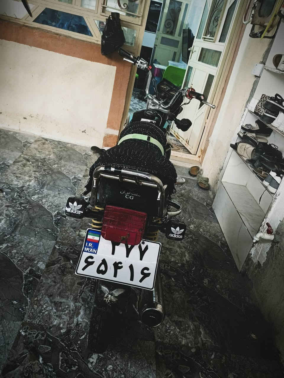 سلام عليكم دراجه للبيع اربع كير نامه اصل ايران الدراجه خير من الله كهربائيات جديد الدراجه كلشي بيه جديد للمراوس وللبيع خاص او اتصل ***********
