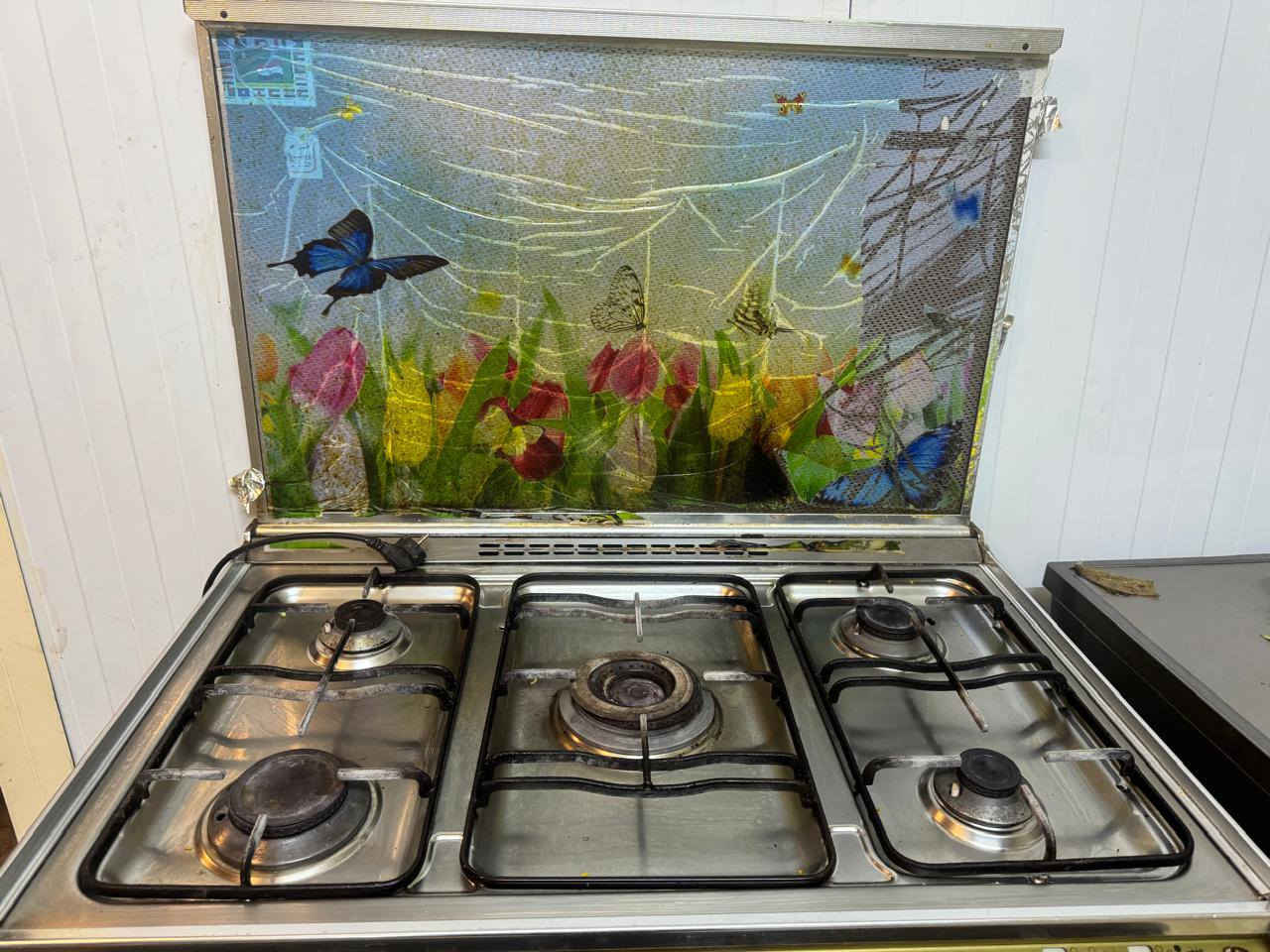 مكاني الشالجيه شارع التقوى
السلام عليكم عندي طباخ خمس عيون شغاله والفرن هم شغال عل الفحص اريده 150 الف للاستفسار الاتصال على الرقم ***********مكاني الشالجيه شارع التقوى
