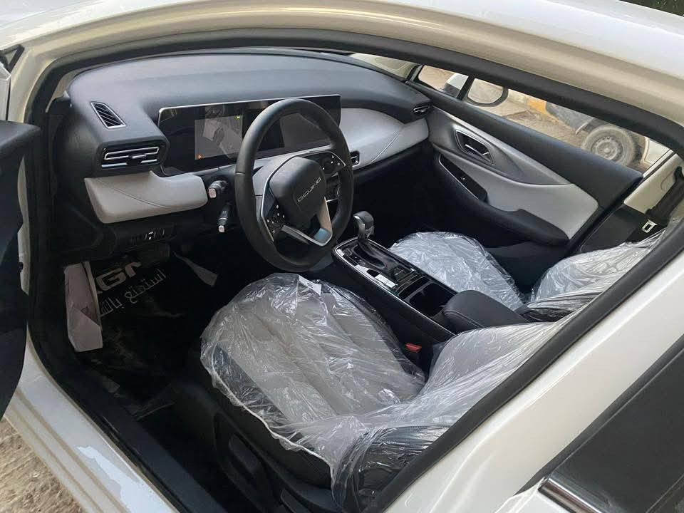 السلام عليكم سيارة بايك u5. 2026 لون ابيض زيرو بعده بالشركه الي يشتري ياخذه من الشركه مباشرة السعر 135وبيه مجال قليل  رقم موبايل *********** هاي صور سيارة نفسه بالفيس والمعروضه بعده بالشركه
