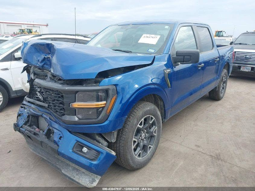 السلام عليكم ورحمة الله للبيع فورد F150 2024 محرك 2700 توين تربو على وضعها في عمان الحرة في شركة الناقل الفضي السعر 215 $ بيها مجال *********** حجي سعدان السامرائي
