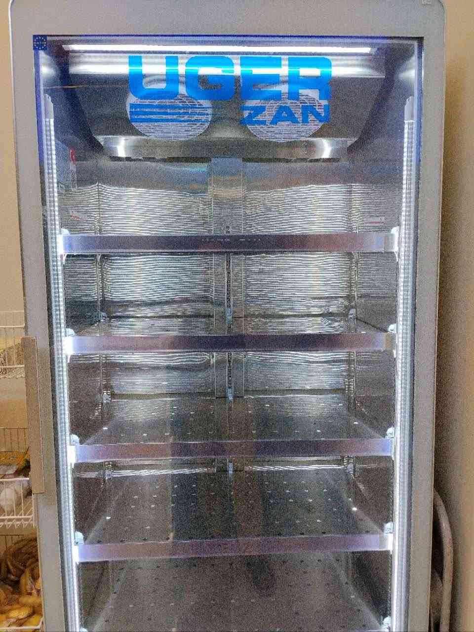 براد عامودي من شركة UGER ZAN تركي المنشئ🇹🇷
داخلي ستيل غذائي ضمان سنة مع وصل الضمان
استخدام شهر فقط
السعر : مليون  وخمسين بي مجال بصيط
الرقم للأستفسار:***********
