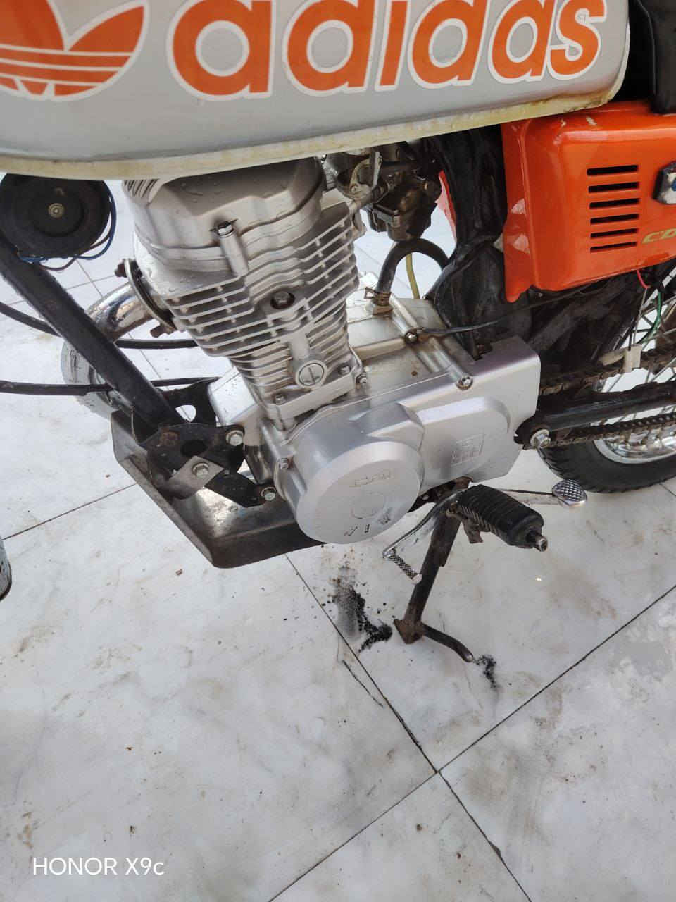 السلام عليكم دراجه شوفت عينك ٤ كير جديده سعره ٤٥٠ الدراجه أوراقه ضاعت عندي الدراجه كفاله عامه من ***********
