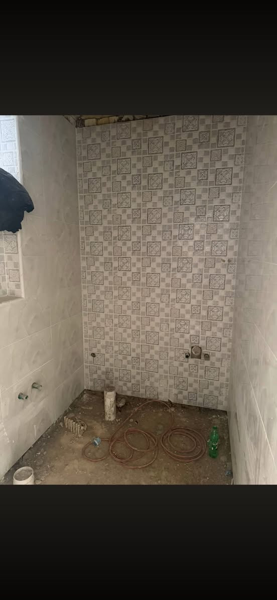 مشتملات للبيع الشعب قرب سوك شلال خلف مكوى

الخضراء  واجهه ٤ اله ربع نزال ١٧ ونص  

استقبال ومطبخ وخدمات وغرفه نوم البيت واجه عريضه 

الطابق الثاني غرفتين نوم مع خدمات جديد باقي بس ارضيه مرمر السعر مناسب جدا 

للاستفسار ***********
