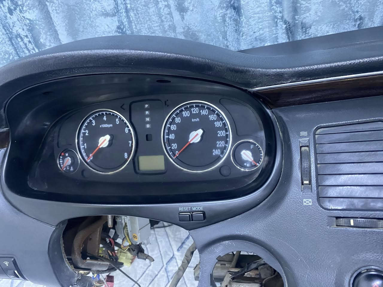 دشبول ازيرا لون اسود تفصيخ حاوية يرهم من موديل 2007 إلى 2010
العنوان النجف الاشرف ***********
