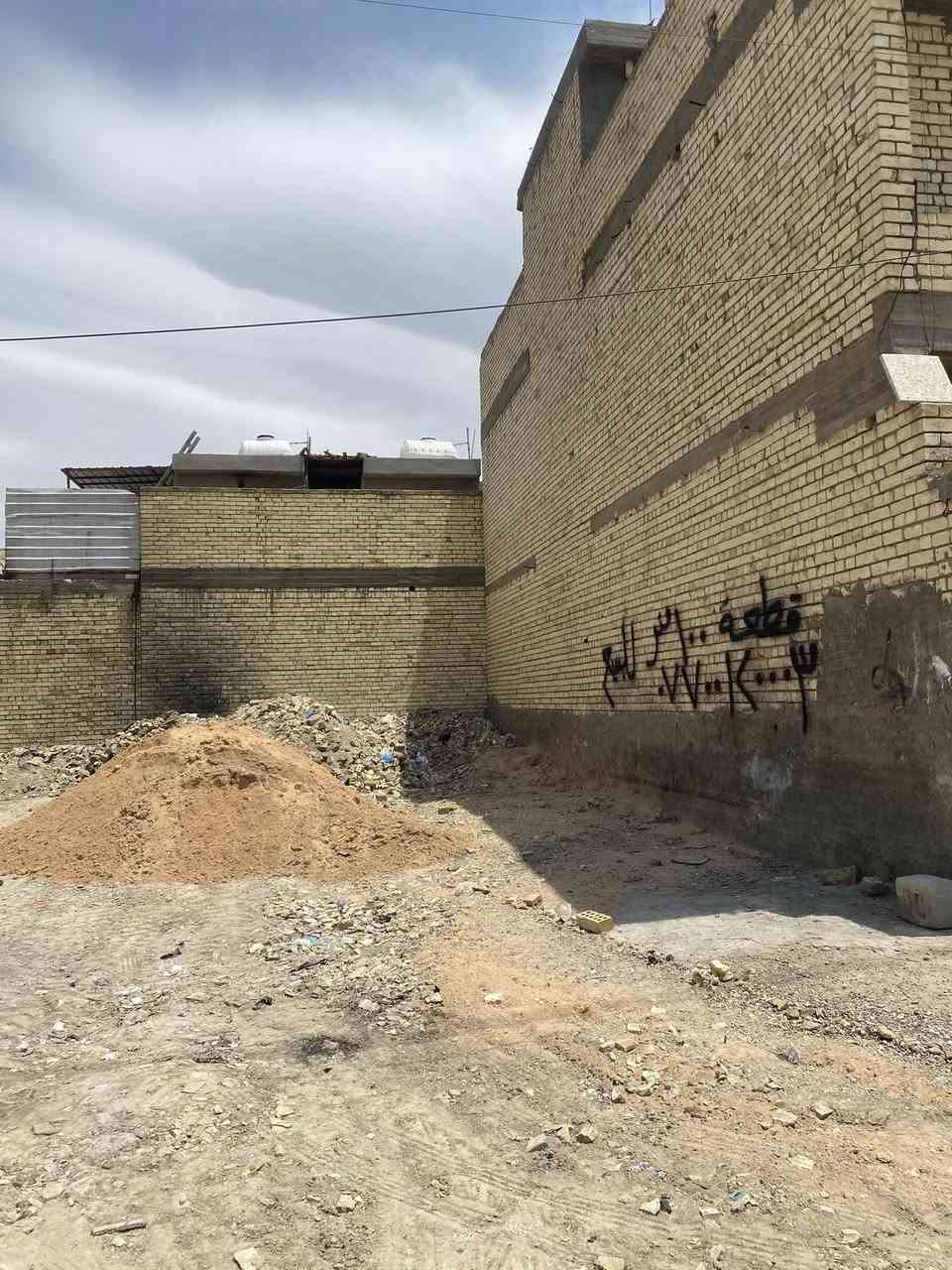 السلام عليكم
قطعه ارض زراعي قرار محكمة 200 م (بيت غلام )تباع كامله او قسمين 
الأمين الثانيه مجاور ملعب الكهرباء السعر 80 مع المجال ***********
