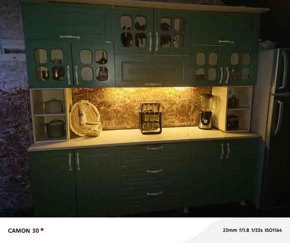 كاونتر  نضيف السعر ٣٠٠ الف هاتف *********** مكاني الدورة حي اسيا
