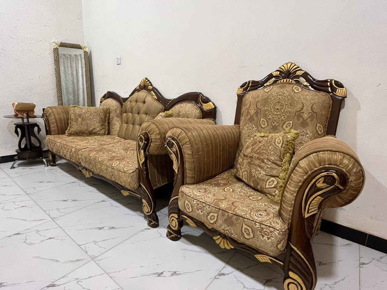 تخم مصري حفر يدوي خشب زان ٦ قطع ٤ كراسي السعر ٦٥٠ وبي مجال..
مكانه الشطرة 
اتصال فقط ***********
