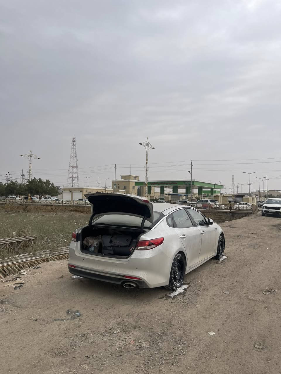 اسلام عليكم K52018اصل السيارهً (ادوات ادوات ادوات)السياره كلش جديده  وبرغي ما ناقصهه كص جنطه وشغل باجات اله فول السياره سستم زنون سستم صوت دمام تايرات جدد السياره نصبتهه اتخبل السياره60وبيه مجال المكان البصره)***********
