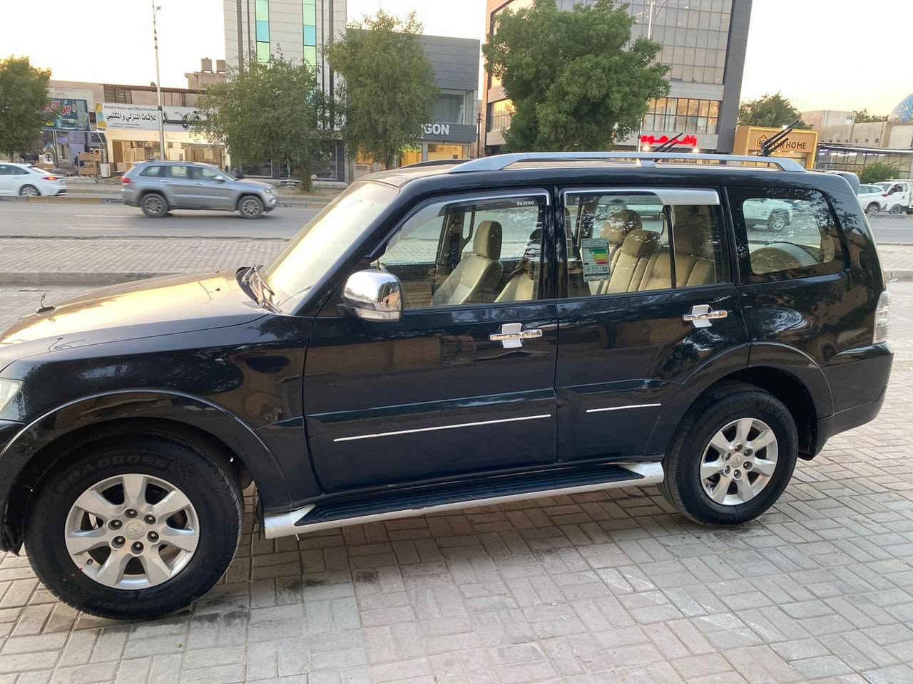 السلام عليكم باجيرو اسود ملكي موديل ٢٠١٦ مكينه ٣٥٠٠ المرغوب شاشه كبيره كامره اشاره ترحيب مري شفط داخل بيجي صاج السياره مكفوله من الصبغ والتبديل تحكمات استيرن رقم اربيل بأسم اخويه بيها تكحيله كولش بسيطه على كد اصبع الباب خلف الصدر السعر ١٧٧ مكان السياره اسكان المنصور او حي اور رقم الهاتف ***********
