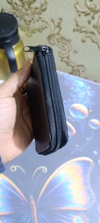 محفظة • جلد أسود • استخدام قليل