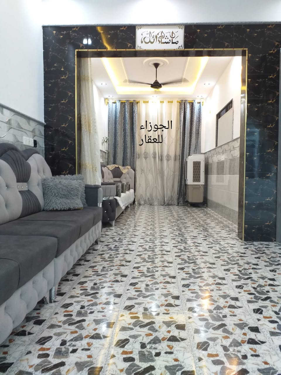 للبيع
دار سكني بناء حديث نظيف جدا بناء مهندس في حي الوحدة الثانية ( المفوضية ) قرب المولدة الحمراء ( المربع المميز )

سند طابو الزهور شرط التحويل

المساحة ١٠٠ متر / الواجهة ٥ × ٢٠ / طابقين ونص / يقع على شارع بعرض ١٥م

الطابق الأول يتكون من غرفة نوم - هول - مطبخ - استقبال منور - كراج - حمام - تواليت خارجي وداخلي 

 الطابق الثاني : ٢ غرف نوم / هول / صحيات / بلكونة

النص طابق غرفة كبيرة وبيتونة واسعة 

في كل طابق غرفة سويت

الواجهة سيراميك - الارضية بورسلين والجدران سيراميك - سقوف جبسن بورد ومغربي

السعر ١٢٥ مليون قابل للتفاوض
الدلالية ١%

للتواصل مراجعة مكتب الجوزاء الكائن نهاية السايدين المؤدي الى مدرسة الوحدة وجامع الرحمن

او الإتصال على الأرقام التالية في الأوقات من الساعة ١٠.٣٠ صباحاً لحد الساعة ٩ مساءً :
***********
***********

يوجد لدينا عروض اخرى بنفس المنطقة

لعرض عقاراتكم من بيع وإيجار راسلونا عبر صفحتنا او إتصلو بالأرقام أعلاه او زورو موقعنا

تابعو صفحتنا لتصلكم عروضنا اولاً بأول

#مكتب_الجوزاء_للعقار وسيطك العقاري الافضل
