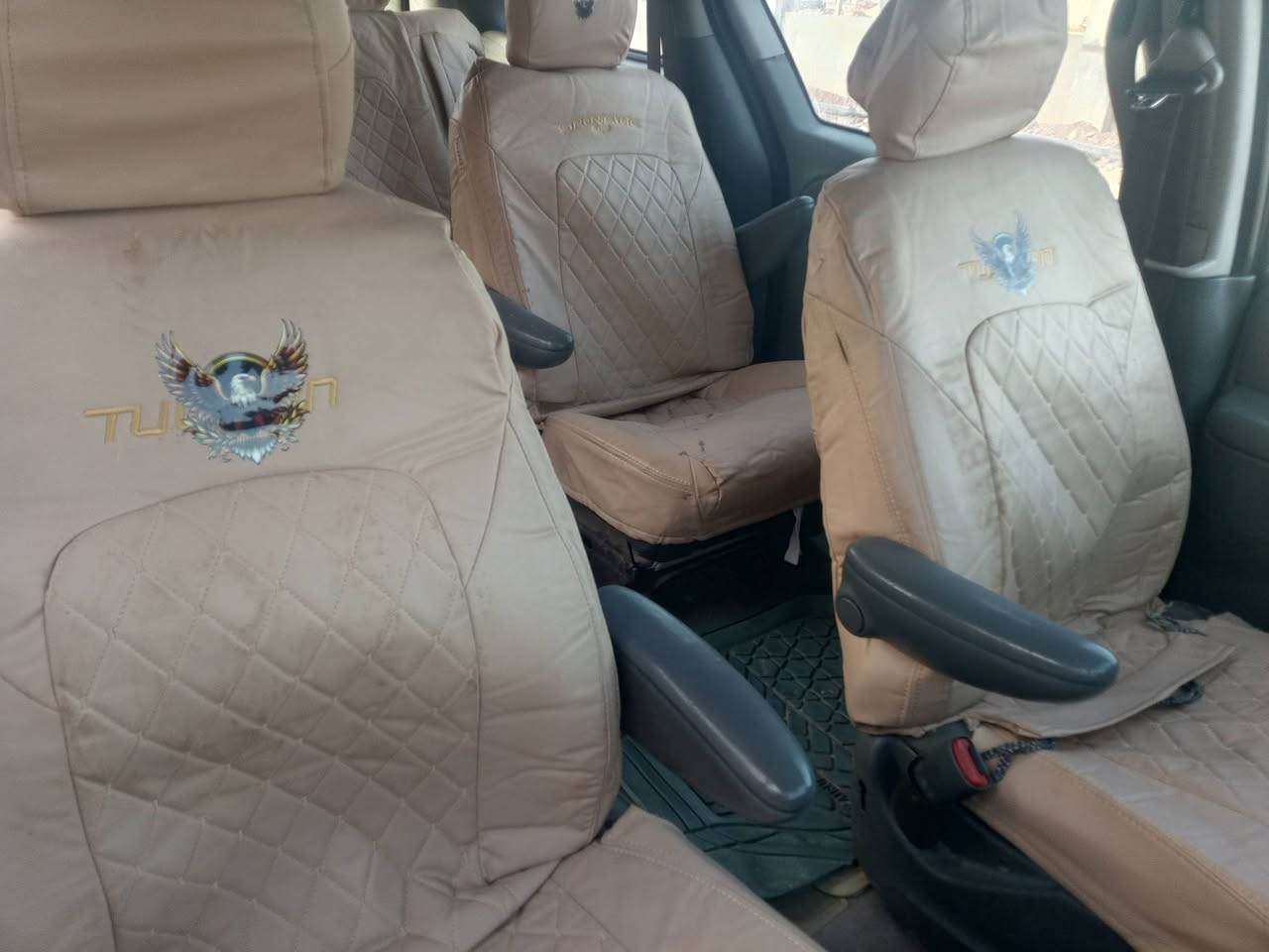 دوج كرفان 2007 رقم بغداد  مكينة 6. سلندر حجم 3300. جديدة وجاهزة من كلشي كروز سرعة حساسات خلفي تبريد تدفئة فول تخم تاير جميع الكهربائيات شغال تراي يخبل ماشية 170 صبغ حزام جمالية فقط ومصوره قبل الرش باسمي شرط التحويل السعر 80.  وبيه مجال للاتصال ***********  والشراي يتصل المكان بغداد الدورة أو المعالف
