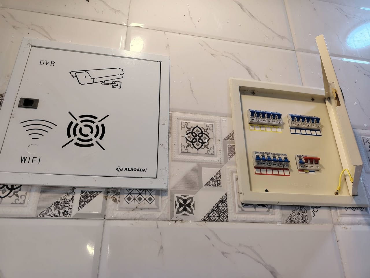 اللهم لك الحمد 
تم تشطيب بيت  انشالله ينال اعجابكم 
اخوكم وخادمكم ياسر الكهربائي 
***********
