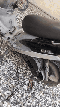 السلام عليكم دراجة ماكس منغولي مجفتة بس بيها كلج امام ماضبط عندي السعر 200الف العنوان الشعب حي اور قرب لحوم ابو سجاد ***********
