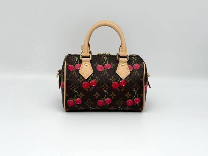 Louis Vuitton Speedy ✨💯
حجمها 20*13*12 مميزة كلش


**إذا كنت صاحب هذا الإعلان وتريد حذفه لأي سبب، رجاءا أرسل رسالة إلى الدعم الفني**