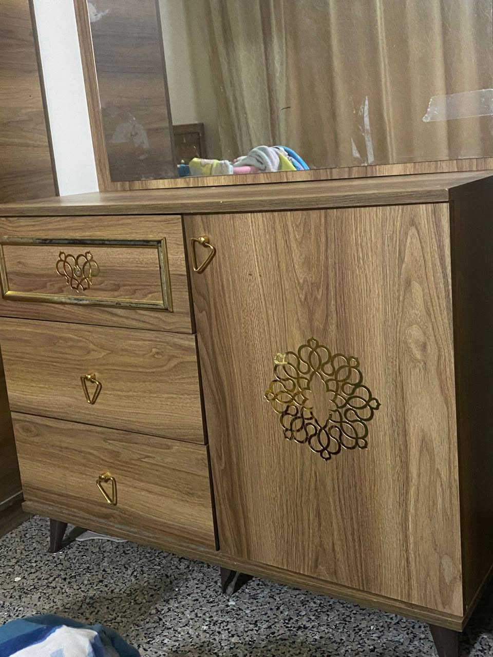 غرفه اخت الجديده ماصار هوايه من أخذوها ب350بغداد حي الحسين


**إذا كنت صاحب هذا الإعلان وتريد حذفه لأي سبب، رجاءا أرسل رسالة إلى الدعم الفني**