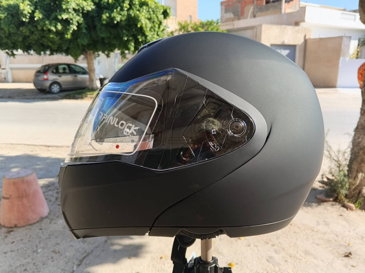 Casque  modulable Crivit en noir mat taille L, doté d'un écran solaire intégré
Ce type de casque modulable offre une flexibilité permettant de relever la mentonnière pour une utilisation en ville se
Il est généralement équipé d'une boucle micrométrique pour une fixation rapide et sécurisée
Ce modèle est souvent certifié selon les normes européennes de sécurité (ECE 22.05 ou 22.06).

Plus d'infos au 28354573


**إذا كنت صاحب هذا الإعلان وتريد حذفه لأي سبب، رجاءا أرسل رسالة إلى الدعم الفني**