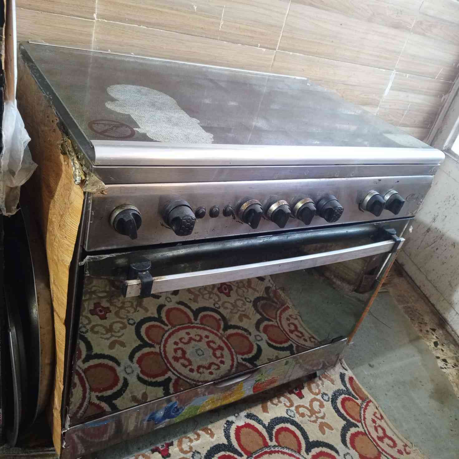 سلام عليكم طباخ نضيف للبيع للتصال السعر 150/ ***********
