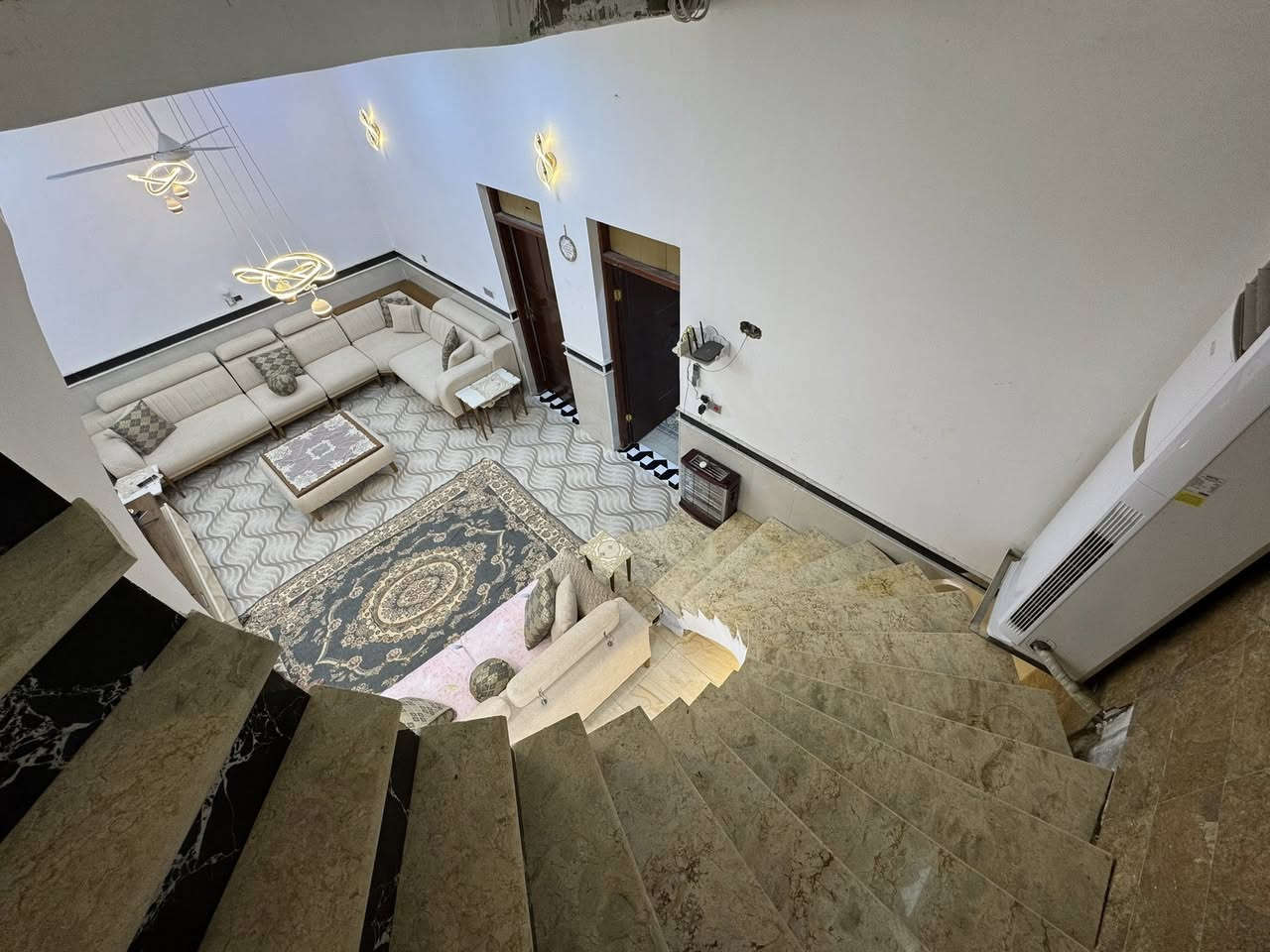 بيت للبيع مع الاثاث 

زراعي بي وصل تطويب   مساحه 200م 
 عنوان البيت كاع آل نجي على الروف قرب شركة الغاز 

بناء 2023 طابوق كونكريت مسلح رباط 
يحتوي على استقبال ومطبخ وصاله وغرفتين ومناور ومجمع صحيات داخلي وخارجي وصاله فوك 

السعر 105 وبي مجال قليل 
واتساب *********** علاء بدر
