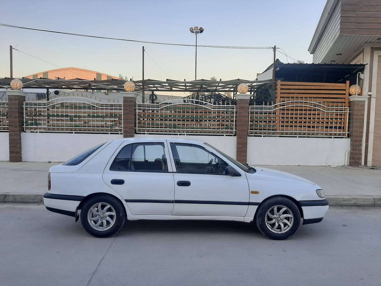 نيسان سني موديل 1992 محرك حجم 16 كير عادي محرك وكير بشرط ستيرن بور جامات عادي طخم امامي وخلفي نظيف وايرمنية شغالة ( كابون بانزين ) رقم نينوى الماني سنوية عظم مشروع وطني تحويل بشرط السعر 37
*********** اسيا
