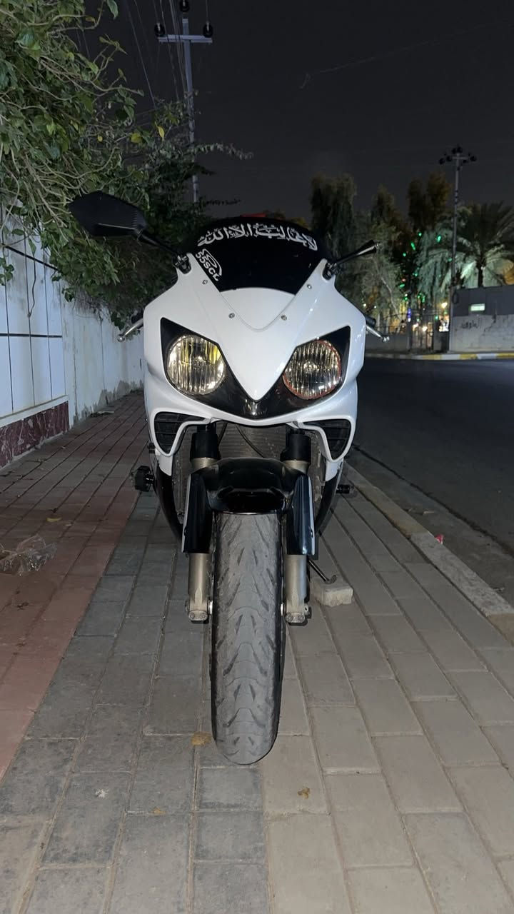 هوندا F4i للبيع بيها كمرك واوراق ما مرقمة السعر 25 مكانها الرمادي
واتساب فقط 

+964 783 117 6469


**إذا كنت صاحب هذا الإعلان وتريد حذفه لأي سبب، رجاءا أرسل رسالة إلى الدعم الفني**