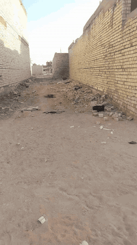 قطعة أرض للبيع المساحة 100 متر طولية الواجهة 5 متر والنزال 20 في منطقة الظباط الثالثة قرب سيد منذر الاستفسار خاص او الاتصال على رقم ***********
