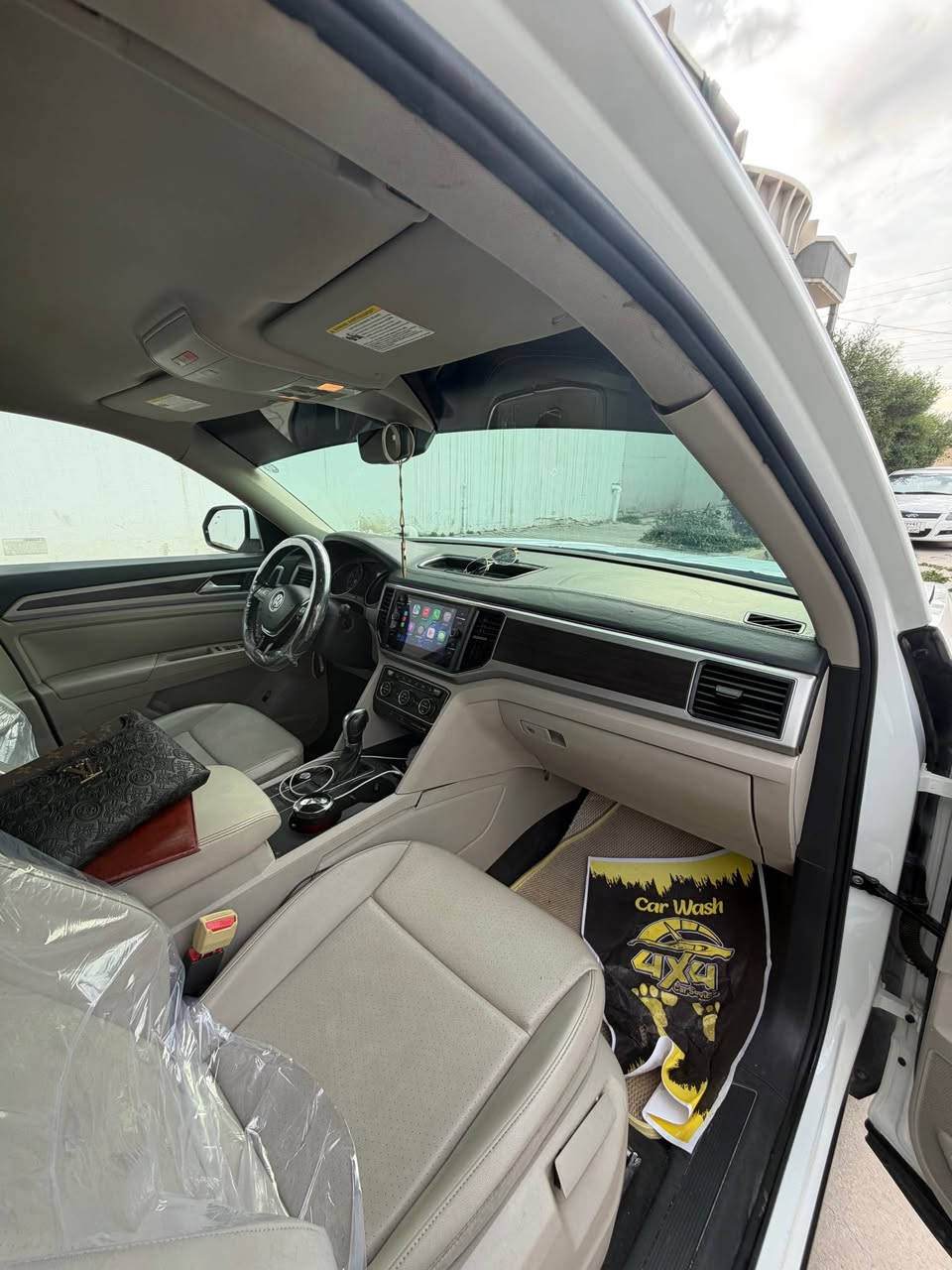 سياره ٢٠١٩ بيها بونيد جامرلغ  
مواصفاتها 
صندوك كهرباء 
كشنات جلد 
كشنات vip
داخل ابيض او كريمي يكولوله 
كشنات كهرباء 
كشنات تدفئه 
تشغيل عن بعد 
٧ راكب 
٣ قطعه تبريد منفصل 
كلواحد مناخ وحده طرفين سايق وسكن 
داخل صاج قهوائي 
بردات بلاديه 
ويل كروم حجم ٢٠ المرغوب 
تشغيل عن بعد 
دبل بصمه بلادي 
ضوه جوه رجل بلادي
هنبريك كهربائي 
شاشه كار بلي اندرويد اوتو وشاشه بيها مواصفات طن اني بعدني ماعرفها 
auto start stop
سستم اناره محيطيه فول فول السياره يسموها se specialبس لان كشنات vip ميجي بنرواما
سياره تعرفها انت شكد ما اكلك عليها حلوه قليل بحقها 
ماشيه ٩٥ الف بيدي مشيتها 
دهن كير محرك كله بشرط كركوك, العراق


**إذا كنت صاحب هذا الإعلان وتريد حذفه لأي سبب، رجاءا أرسل رسالة إلى الدعم الفني**