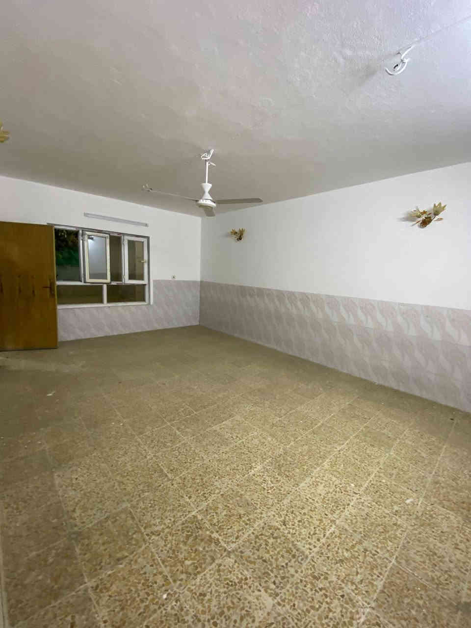 دار للايجار
ملاحظة : الدار معزول ب درج خارجي 
ممكن تأجير الطابق الاول او الثاني 
الموقع : حي الحدباء الاولى ( ثاني قطعة عن سايدين كلية الطب.. فرع مونستر جيم )
المساحة : 240 متر 
الواجهة : 12 متر
الاتجاه : شروق تام
شارع تبليط 
الطابق الاول : غرفتين نوم وهول واستقبال ومطبخ حار بارد وصحيات وكراج
الطابق الثاني : 3 غرف نوم وهول ومطبخ وصحيات

نستقبل عروضاتكم في اغلب مناطق الجانب الايسر
لمعرفة كافة الاسعار يمكنكم الانضمام الى قناة التلكرام عبر الرابط ادناه : 

https://t.me/PillarsRealEstate

للاستفسار الاتصال على الارقام
***********                                   ***********
