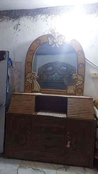 سلام عليكم غرفة اخشاب نضيفه وكامله السعر 650 وبيها مجال 
للاستفسار ***********
