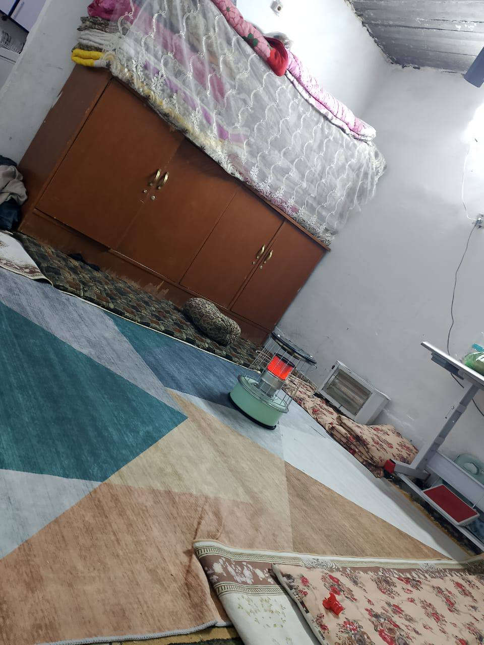 دار للبيع رقم 130متر يتكون من غرفه ومطبخ واستقبال و صحيات وكراج عنوان الدار حي الشهداء قرب جامع المدينة المنورة السعر 38 بيه مجال بسيط رقم الهاتف *********** كركوك, العراق
