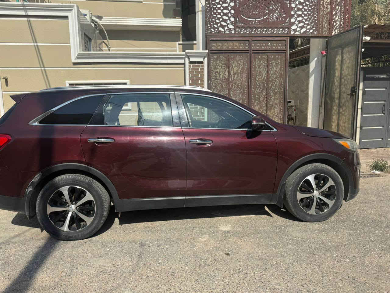 سيارة سورنتو موديل ٢٠١٧ بصمه مكفوله من الصبغ والضربه سته سلندر بيه تقرير غرق مكينه والكير بحاله جيده السنويه مجدده لغايه ٢٠٢٩ ومبدل الارقام رقم صاحب السياره *********** البصرة, العراق
