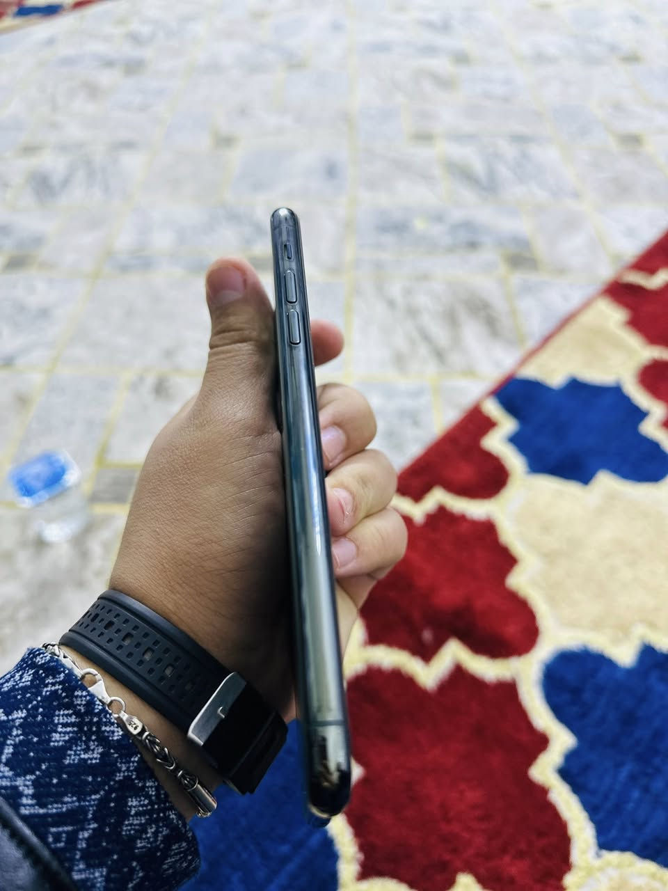 السلام عليكم جهاز أيفون ١١ برو ماكس للبيع نضيف جدا شخط ما بي بطارية ٨٧ بلادي لا مفتوح ولا مصلح ذاكرة ٢٥٦ السعر ٤٠٠ وبي مجال بسيط العنوان بغداد الرشاد الرقم ***********
