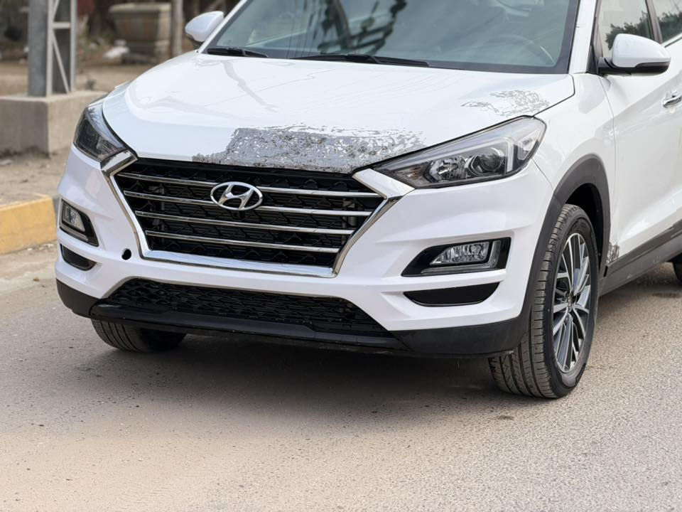 سلام عليكم البيع 

توكسن مديل 2020خليجيه بيه طخه بلبنيد معدل نفسه وبيه طخه زغيره بلباب والبقي كفاله عامه ضربه وصبغ وبارد ومن كلشي السياره كلش جديده وحلوه محرك كير جداد بس بيه الحداديه تعبانه السياره خليجيه شركت الكاصد ماشيه 100الف رقمه بغداد دولي تحويل مباشر السعر 167هاتف ***********
