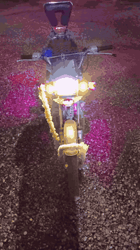 سلام عليكم دراجه تايكر للبيع موديل 2021 كهربائيات كلها شغالة دراجه نضيفه احلا من الصوره محرك خير من الله مناقصها اي شي اوراق كامله مكاني ديالى دلي عباس شروين 
اي استفسار اتصل هـ***********
