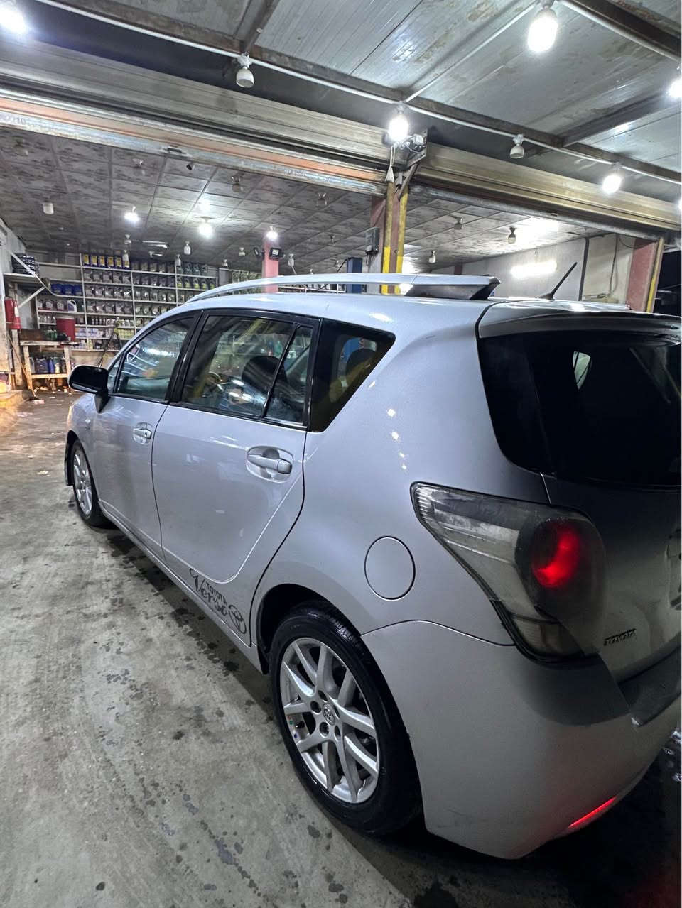 تويوتا يارس موديل ٢٠١١  لون رصاصي رقم بصره موجوده بغداد السياره 
سياره مكفوله كفاله عامه  فقط جاملغ عكس  السايق بي شبر 
مكينه بيها خيط تبخير خفيف  
سياره خير من الله تبريد ثلج نقوصات خفيفه بيها 
سعرها ٧٥ وبيها مجال حگ الجيه 
للتواصل واتساب *********** بغداد, العراق
