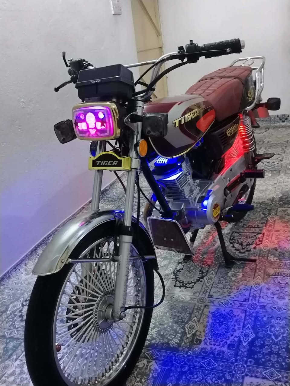 سلام عليكم دراجة تايكر البيع موديل 24 جديده اي نواقص ما بها دراجه كامله حلوه نظيفه كهربائيات كامله محركه ما مفتوح دراجه خير من الله اوراق كامله مكان ديالى بعقوبه السعر خاص هذا رقمي *********** اتصل وتدلل
