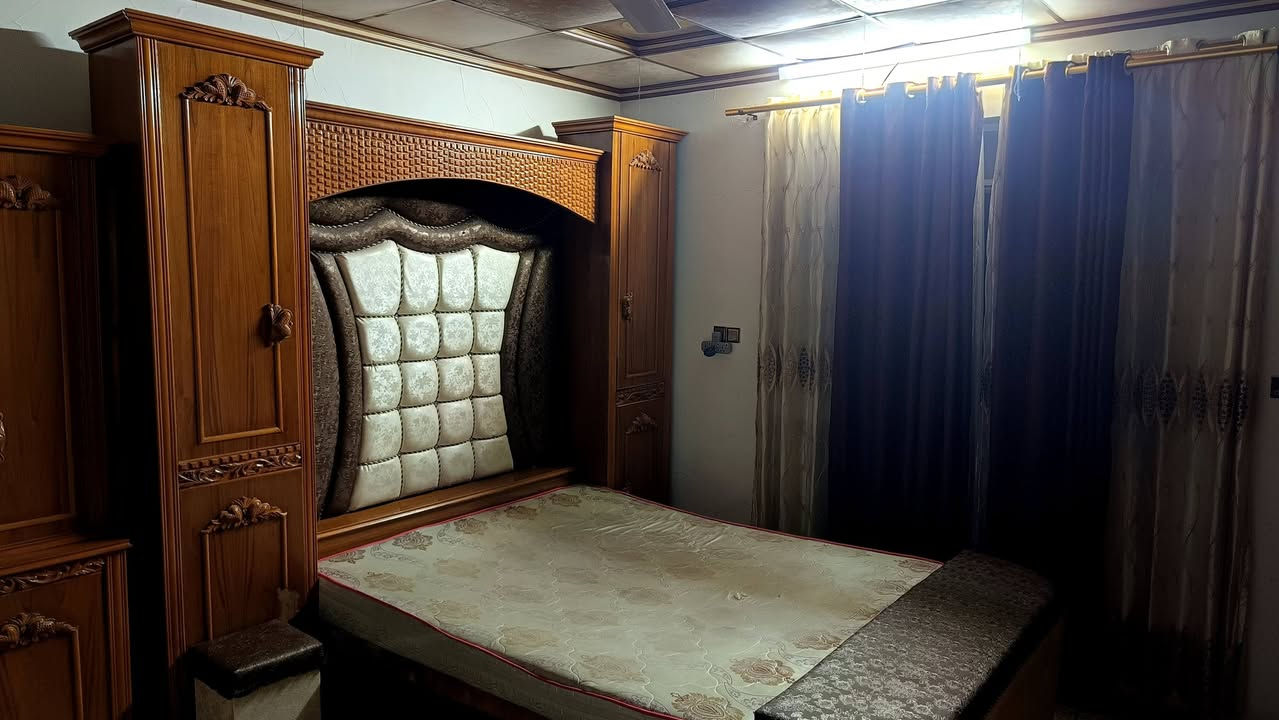 السلام عليكم غرفة اخشاب للبيع (صاج) و ليس تركي تفاصيل اكثر التواصل على الرقم  (***********)
