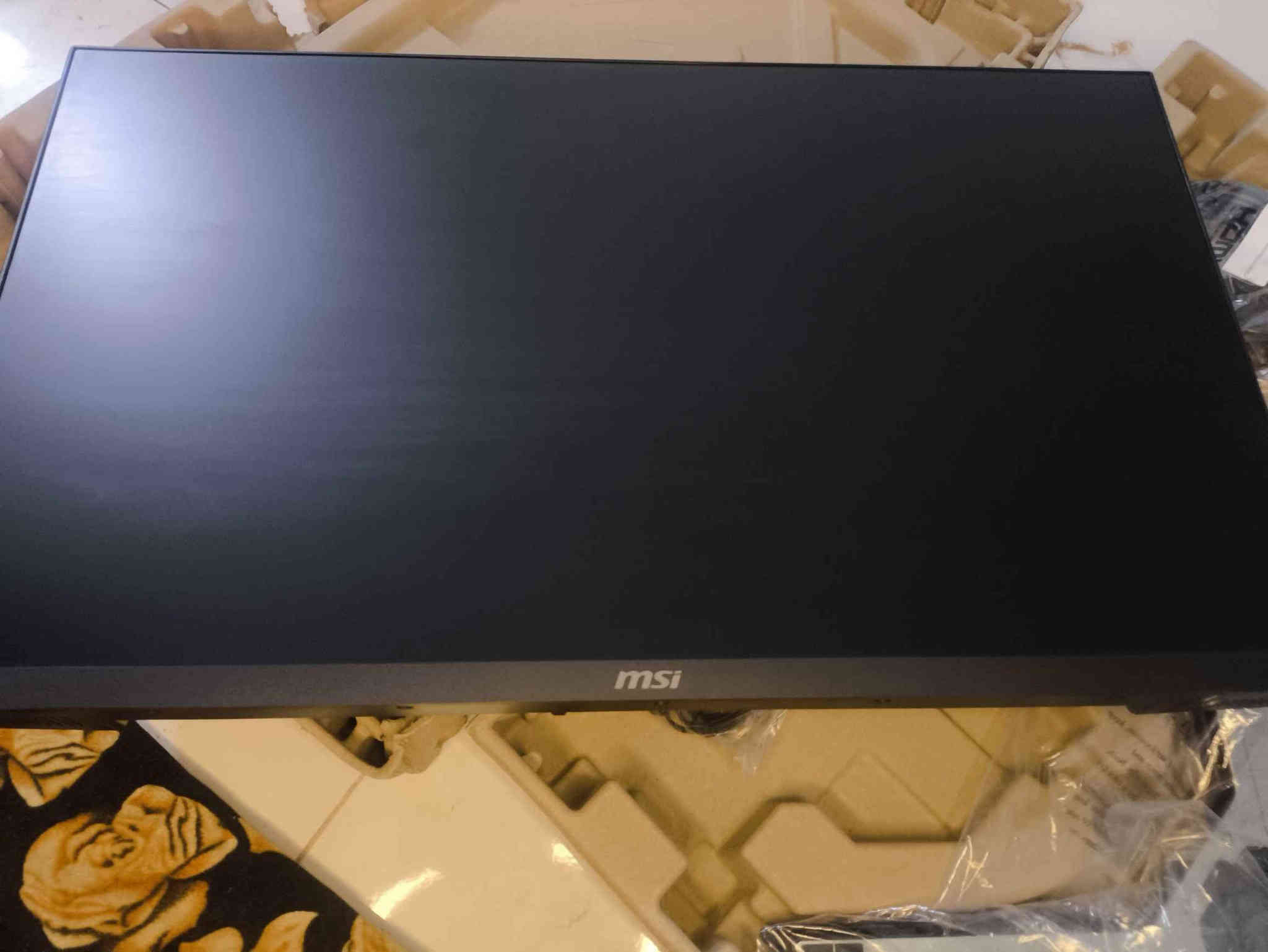 سلام عليكم 
 
للبيع شاشة MSI MAG 274F Gaming Monitor
نضافة 99 بعده بل الكارتون وكاملة الملحقات والستان +بعده بضمان وصل ضمان سنة 
شاشة قيمنغ احترافية من MSI بحجم 27 إنش ودقة Full HD 1920×1080، لوحة IPS سريعة، ومعدل تحديث عالي 200Hz مع استجابة 0.5ms، مناسبة للألعاب السريعة والبث.

المواصفات:

MSI Gaming Monitor

27" (68.58cm Viewable)

IPS – Rapid IPS

Full HD 1920×1080

High Refresh Rate 200Hz

Response Time 0.5ms

HDR Ready

Console Mode

AI Vision

HDMI + DisplayPort + AUX

Care Button Control

Adaptive-Sync / VRR

VESA 100×100
للميعرف
هاي الشاشة تجي بحجم 27 بوصة ودقة Full HD، وهي مثالية لمن يبحث عن تجربة ألعاب سريعة أو استخدام يومي مع معدل تحديث مرتفع (200Hz) وزمن استجابة منخفض للغاية (0.5ms) — ما يعني أن الحركة على الشاشة ستكون سلسة للغاية.
لوحة IPS السريعة تمنح ألواناً زاهية وزوايا رؤية واسعة، والمنافذ الأساسية متوفرة مع دعم لتقنيات مثل Adaptive-Sync لتقليل التمزّق أثناء اللعب.

وبل عافية للشراي
  
مكاني كربلاء 
راسلني وتدلل او اتصال واتساب 
***********
ماعدي توصيل تريد توصيل الحساب عليك كربلاء
