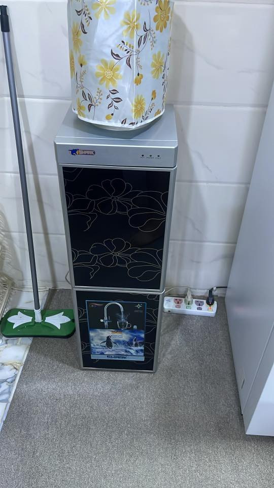 السلام عليكم 
غراض جديده بمعنى الكلمه 
براد اريده بميه وتلاثين ١٣٠ 
والثلاجه ماخذها ببلون وخمسميه رايدها بمليون هسه 
اني راح ابيعهن لان اريد اسافر 
للاستفسار *********** 
بيهن مجال للشراي
