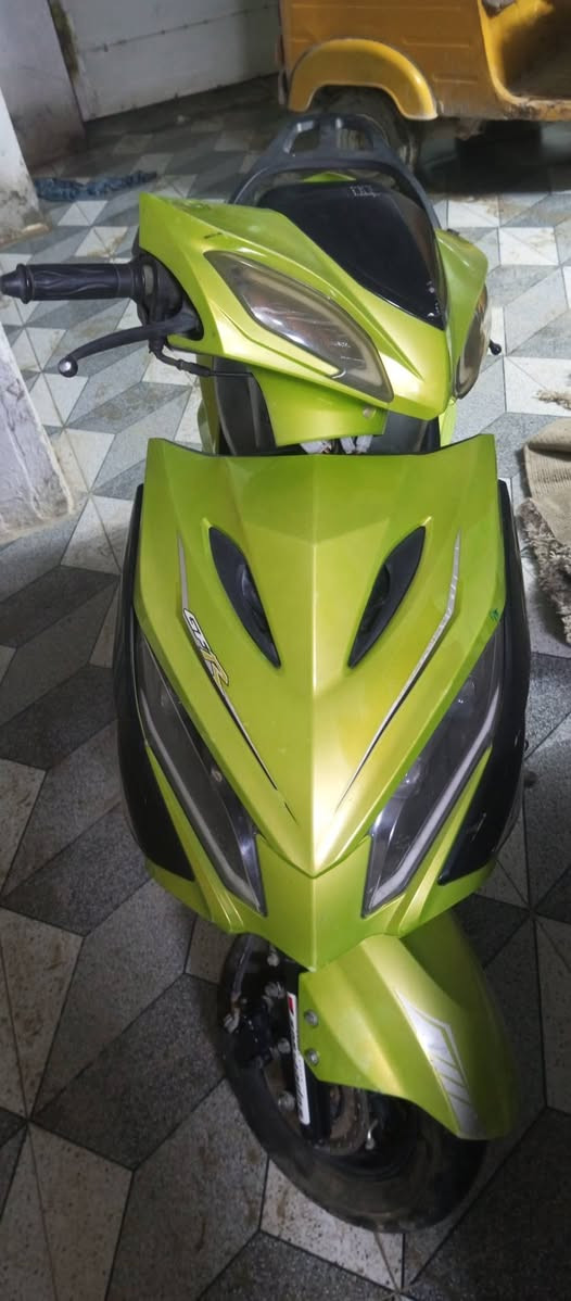 سلام عليكم دراجه للبيع موديل 23 
دراجه بيها دخانه يعني يرادلها تجفيت بس دراجه نضيفه 
سعرها 150 وبيها مجال مكاني حله حمزه الغربي 
رقم *********** متواجد واتساب دراجه اشغلها كدامك محركها نضيف مابي نضوح وناعمه مابيها صوت شراي راسلني وتدلل
