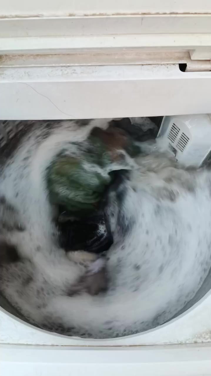 غساله نضيفه  اي خلل مابيها غسل ونجفيف 15ك ب75وبيها مجال  بسيط


**إذا كنت صاحب هذا الإعلان وتريد حذفه لأي سبب، رجاءا أرسل رسالة إلى الدعم الفني**