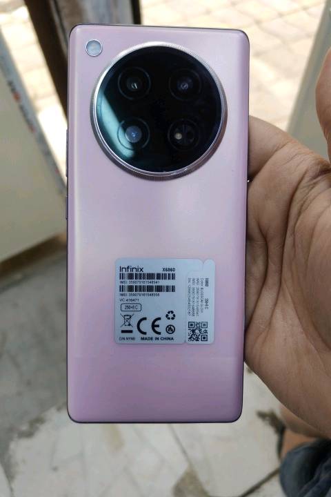عندي هاتف إنفينيكس زيرو 40، موديل X6860، في حالة ممتازة. المعالج Helio G100، والرام 8 + 5 جيجابايت. الكاميرا الخلفية 108 ميجابكسل وكاميرا أمامية 50 ميجابكسل. البطارية قوة 5000 مللي أمبير. الشاشة بدقة 1080×2436. اللون وردي وأداء الجهاز سلس جدًا مع استخدام متعدد المهام. مناسبة لمن يبحث عن هاتف بأداء قوي وكاميرا عالية الجودة وسعر معقول.